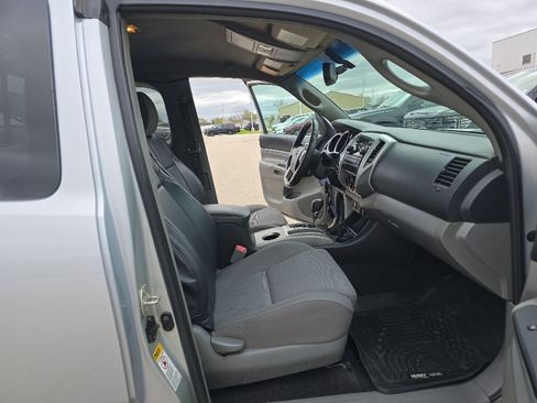 Used 2012 Toyota Tacoma 4x4 Access Cab V6 w/ TRD Sport Pkg image 12