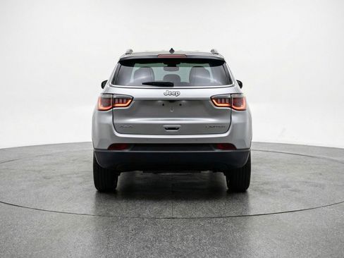 Used 2025 Jeep Compass Limited image 7