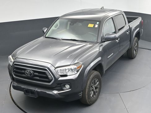 Used 2020 Toyota Tacoma SR5 image 31
