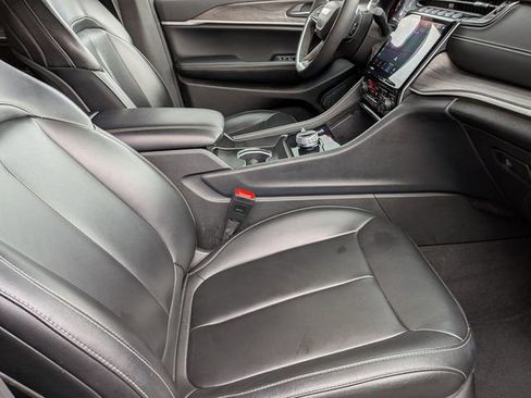 Used 2024 Jeep Grand Cherokee Limited image 36