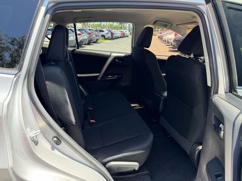 Used 2018 Toyota RAV4 LE FWD image 16