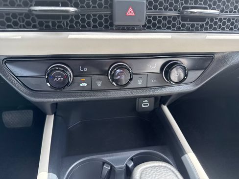 Certified 2025 Honda HR-V LX image 31