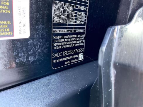 Used 2025 Jaguar F-PACE R-Dynamic S image 33