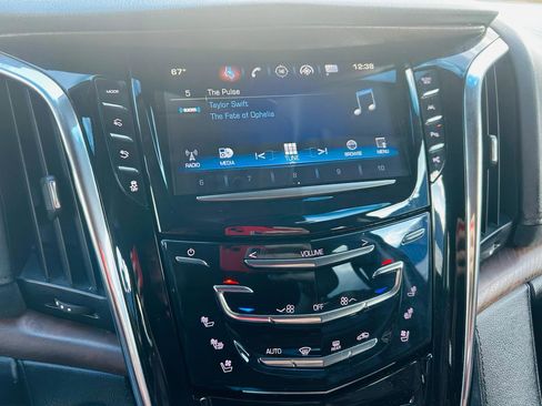 Used 2018 Cadillac Escalade Luxury AWD/4WD image 17
