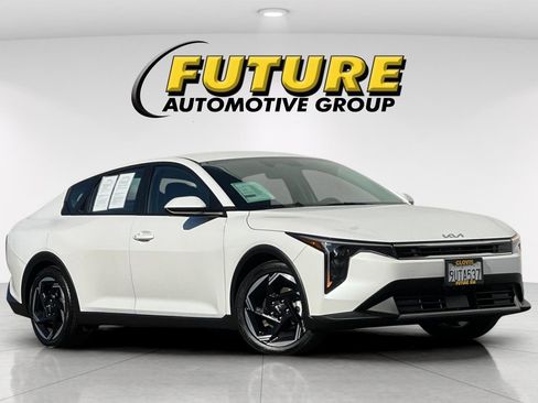 Used 2025 Kia K4 EX image 2