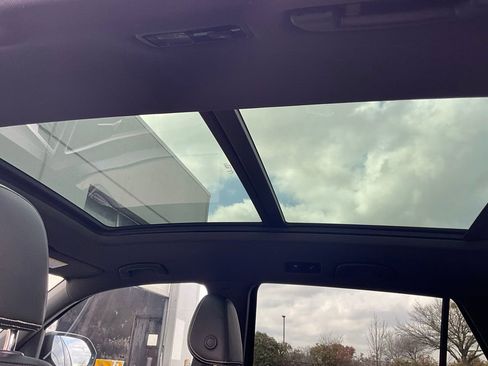 Used 2022 Volkswagen Atlas Cross Sport SEL R-Line image 19