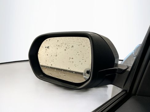 Used 2025 Chevrolet Traverse LT image 16