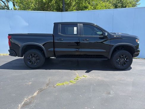 Used 2023 Chevrolet Silverado 1500 ZR2 w/ Technology Package AWD/4WD image 2