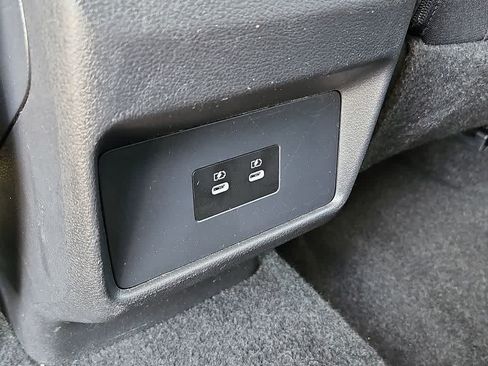 Used 2025 Nissan Rogue SV AWD/4WD image 27