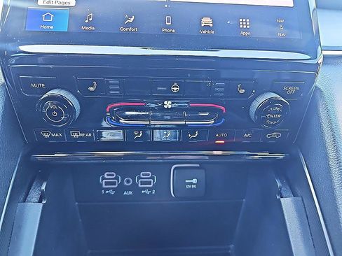 Used 2024 Jeep Grand Cherokee Limited w/ Black Appearance Package AWD/4WD image 26