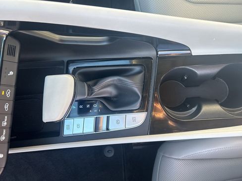 Used 2025 Hyundai Elantra Limited image 26