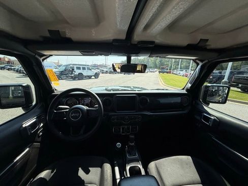 Used 2022 Jeep Gladiator Sport AWD/4WD image 12