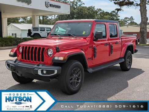 Used 2021 Jeep Gladiator Sport image 2