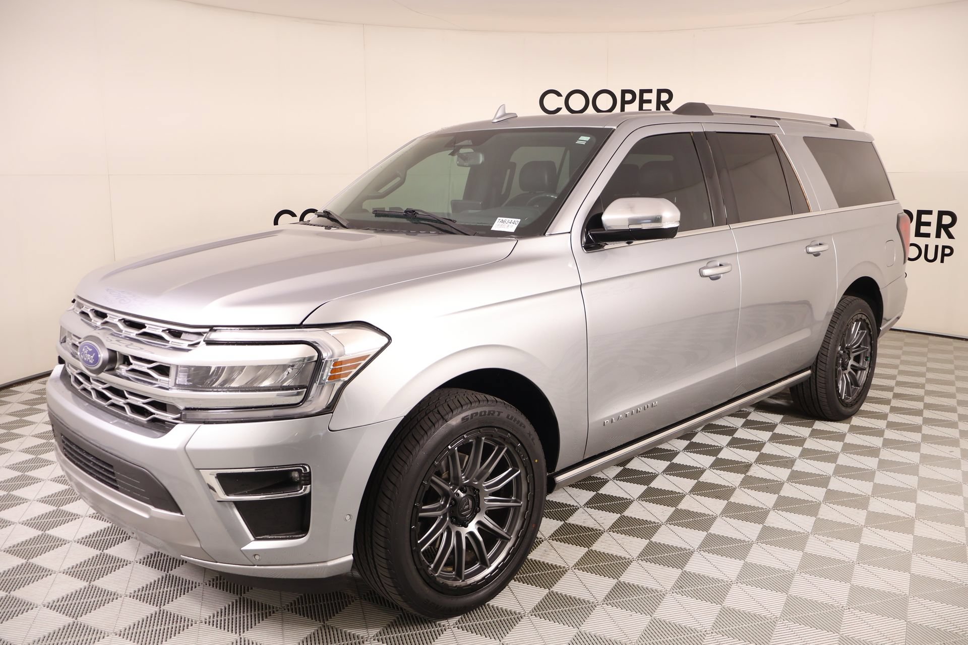 Used 2024 Ford Expedition Max Platinum AWD/4WD image 10