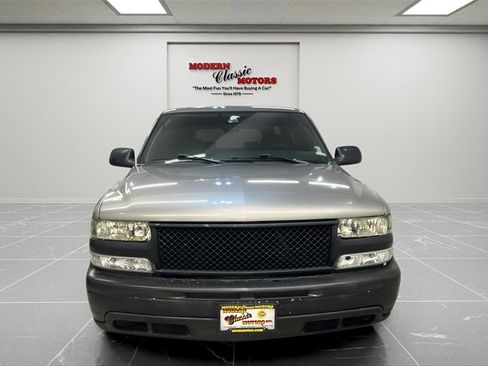 Used 2002 Chevrolet Suburban LS image 2