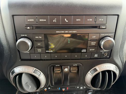 Used 2017 Jeep Wrangler Sport AWD/4WD image 12