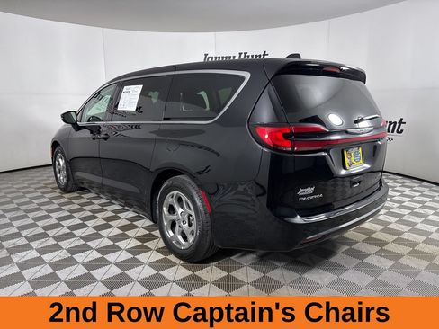 Used 2024 Chrysler Pacifica Limited FWD image 8