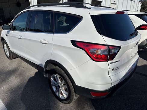 Used 2017 Ford Escape SE w/ Equipment Group 201A image 9