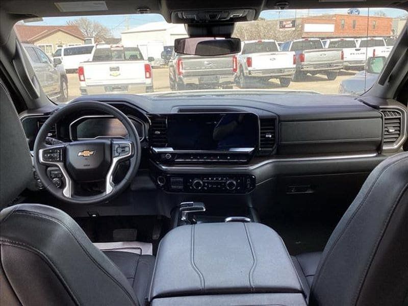 Used 2023 Chevrolet Silverado 1500 LT w/ Leather Package AWD/4WD image 6