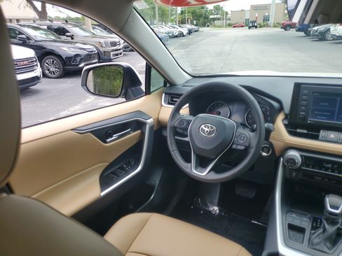 Used 2021 Toyota RAV4 XLE Premium FWD image 19