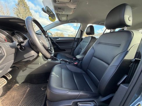 Used 2017 Volkswagen Golf Alltrack S image 8