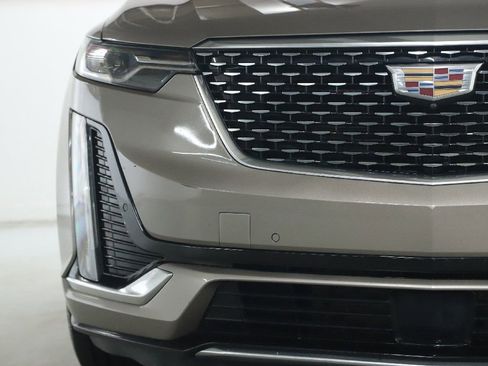Used 2023 Cadillac XT6 Premium Luxury w/ Technology Package AWD/4WD image 6