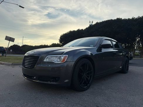Used 2013 Chrysler 300 C RWD image 3