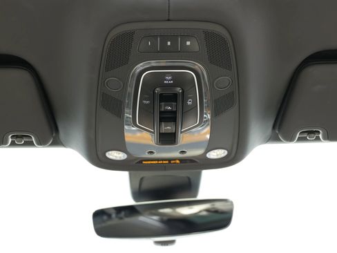 Used 2018 Bentley Bentayga Onyx Edition AWD/4WD image 56
