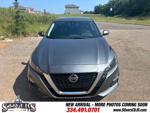 Used 2022 Nissan Altima 2.5 S FWD image 2