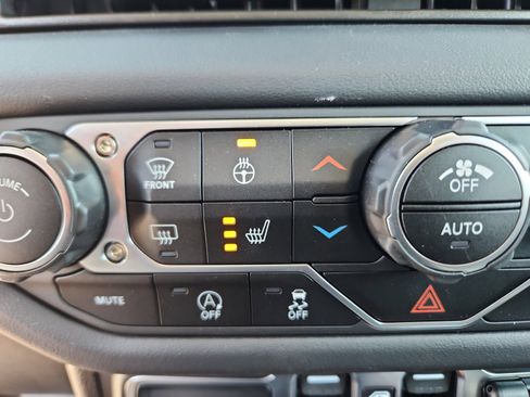 New 2025 Jeep Wrangler Unlimited Rubicon w/ Technology Group image 34