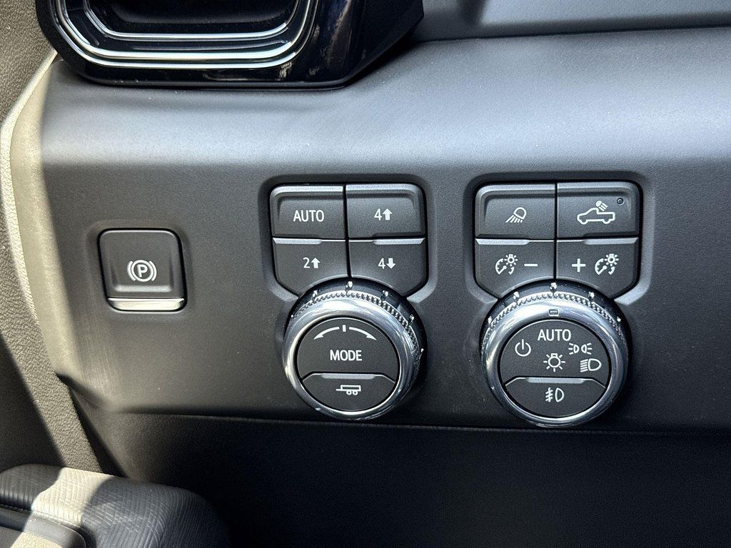 New 2026 GMC Sierra 1500 AT4X w/ LPO, Black Badging Package AWD/4WD image 16