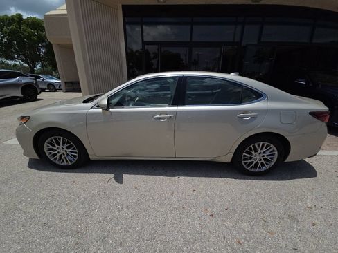Used 2018 Lexus ES 350 w/ Luxury Package w/Wood Trim FWD image 5