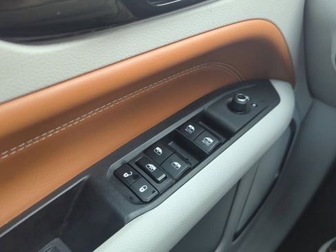 Used 2024 Jeep Compass Limited image 23