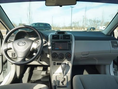 Used 2013 Toyota Corolla LE image 25