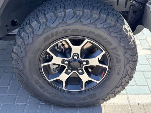 Used 2022 Jeep Wrangler Unlimited Rubicon w/ LED Lighting Group AWD/4WD image 4