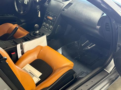 Used 2004 Nissan 350Z Touring RWD image 9