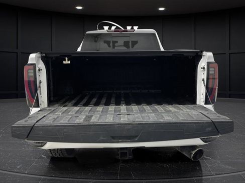 Used 2024 GMC Sierra 2500 AT4 w/ AT4 Preferred Package image 15