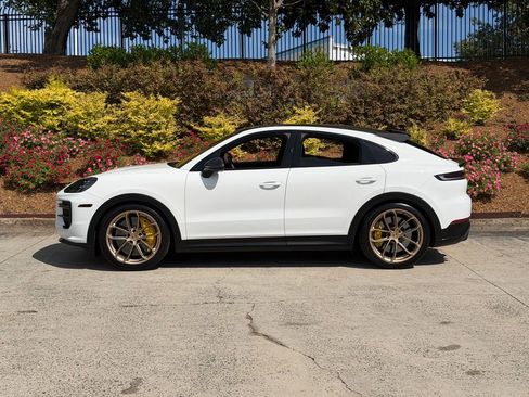 Used 2024 Porsche Cayenne Turbo GT image 6