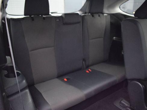 Used 2024 Toyota Highlander LE AWD/4WD image 12