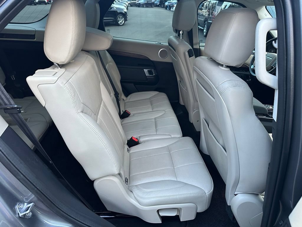 Used 2017 Land Rover Discovery HSE AWD/4WD image 12