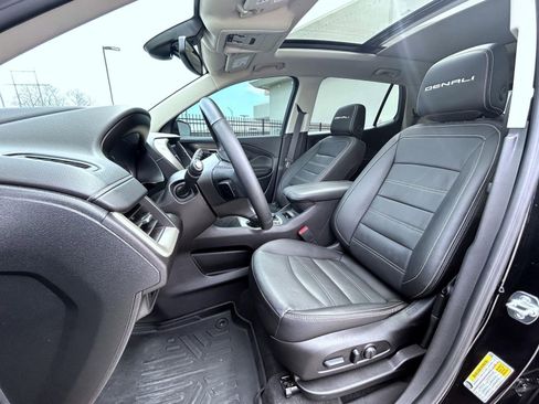 Used 2024 GMC Terrain Denali w/ Black Diamond Edition image 10