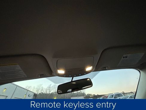 Used 2017 Ford Fusion SE w/ Fusion SE Technology Package image 30