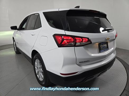 Used 2022 Chevrolet Equinox LS w/ LS Convenience Package image 4