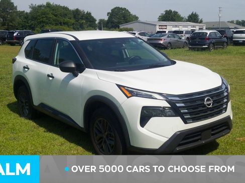 Used 2024 Nissan Rogue S FWD image 3