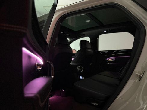 Used 2019 Bentley Bentayga AWD/4WD image 73