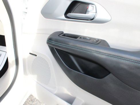 Used 2018 Chrysler Pacifica Limited w/ Advanced Safetytec Group image 14