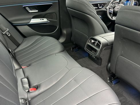 Used 2025 Mercedes-Benz E 350 4MATIC Sedan image 31