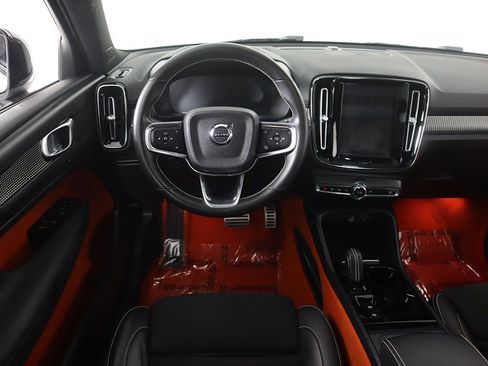 Used 2021 Volvo XC40 T5 R-Design image 36