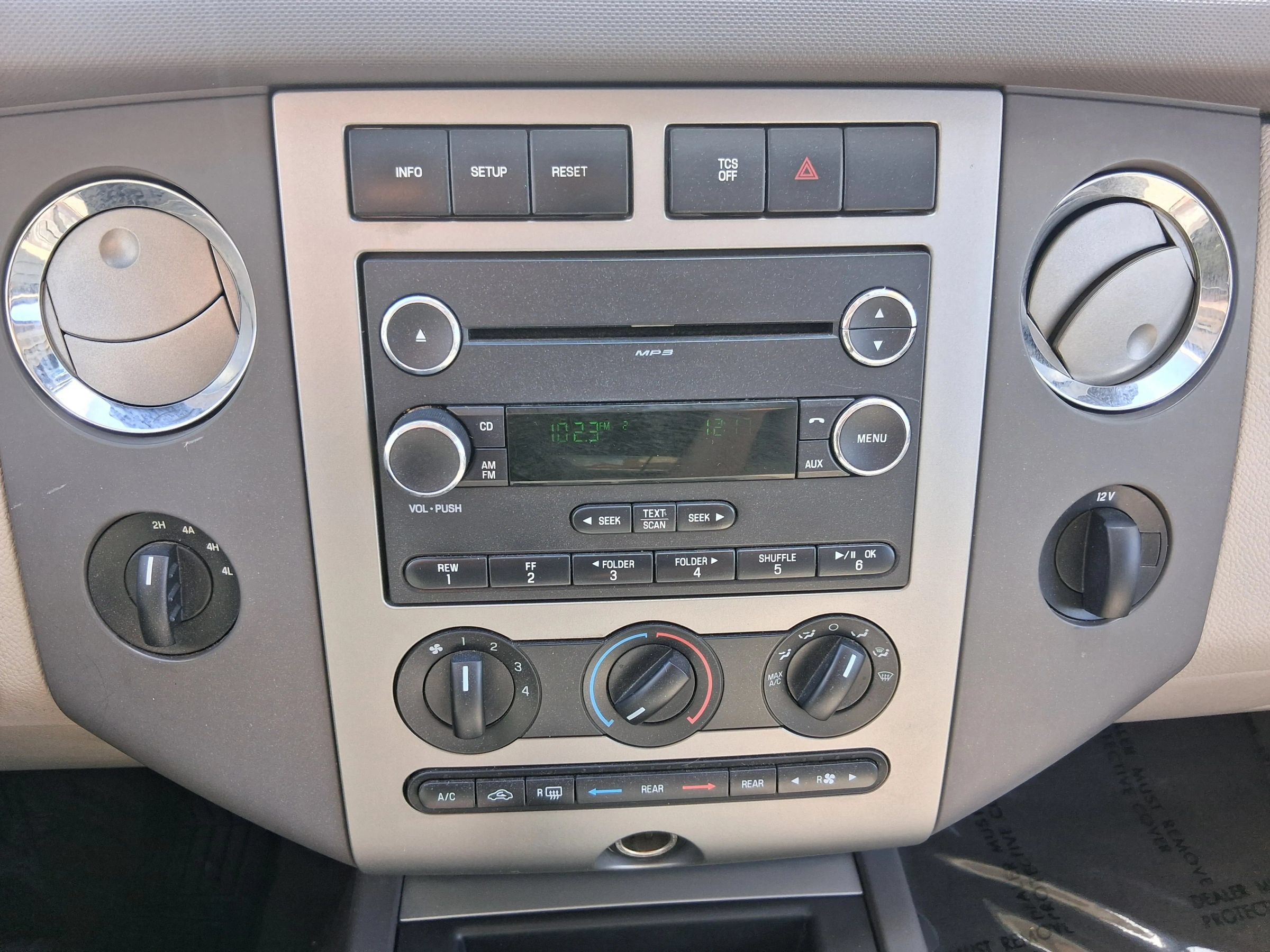 Used 2014 Ford Expedition XLT w/ Leather Seating Package AWD/4WD image 19