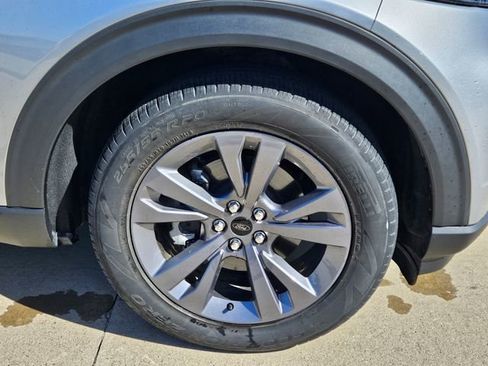 Used 2023 Ford Explorer XLT w/ Equipment Group 202A image 3